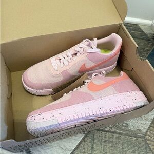 Nike Women’s Pink and Coral Low-Top Sneakers with Speckled Midsole